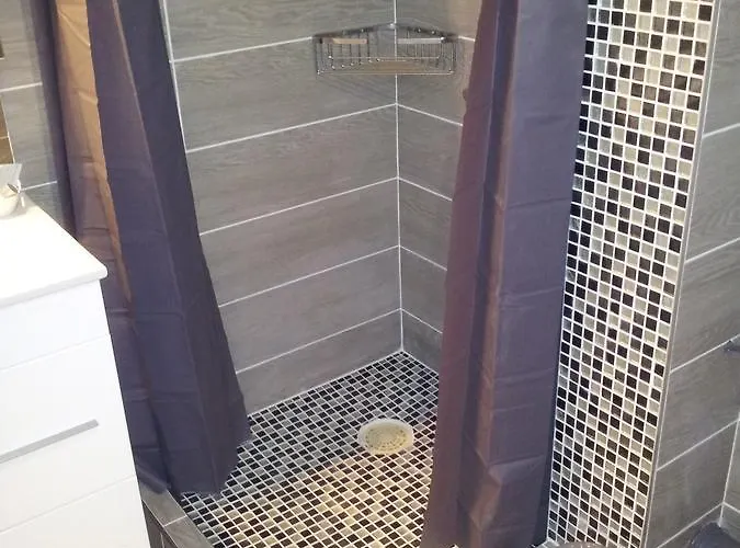 L'abribis فندق 2*